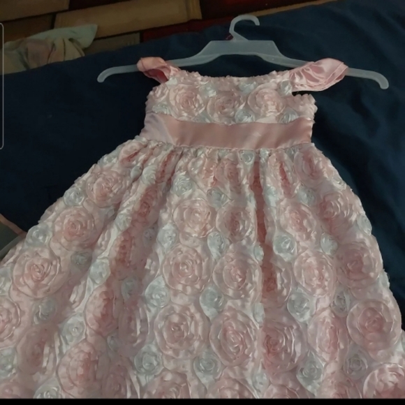 Dresses - Picture 1 of 4